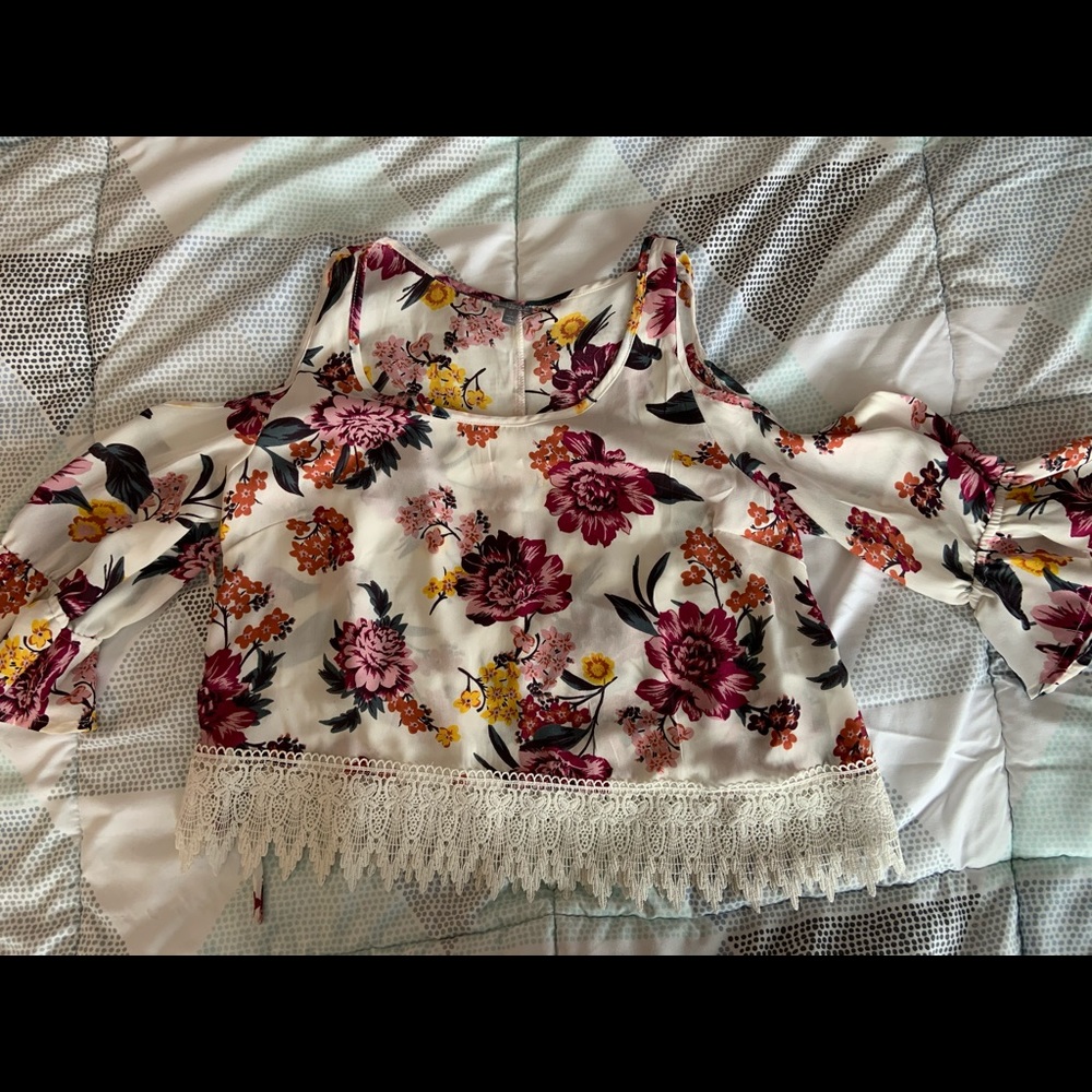 Cold shoulder crop top